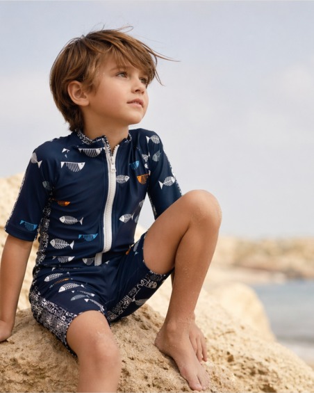 Combinaison anti-UV UPF 50+ enfant bigfishnavy — lifestyle