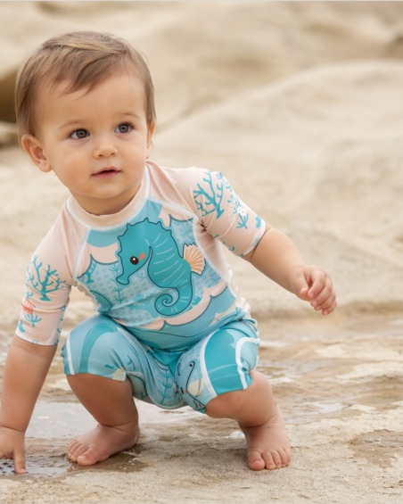 Combinaison anti-UV UPF 80 babybluesea — lifestyle