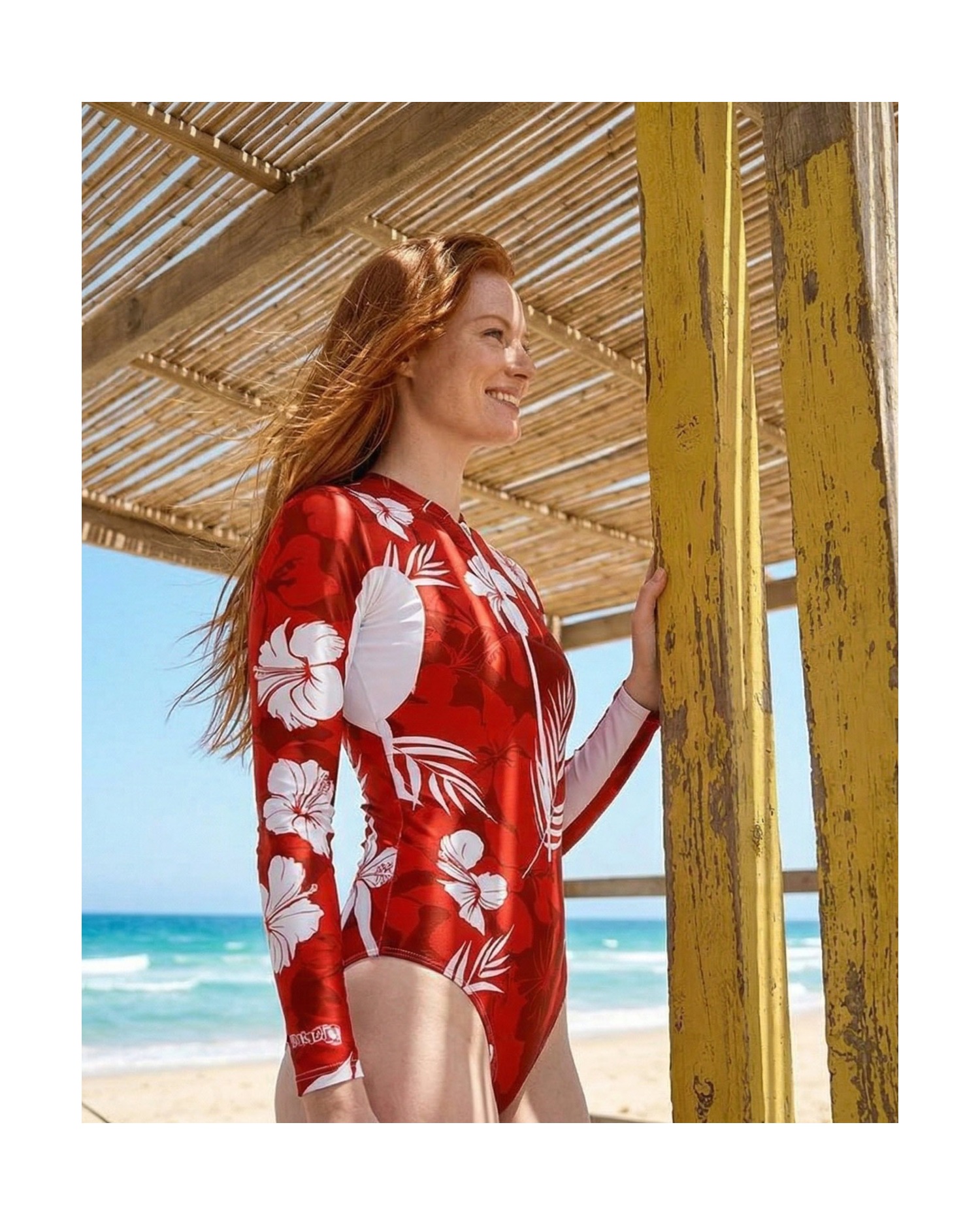 Combinaison femme UVEA – HAWAII ROUGE – lifestyle 1