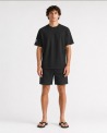 Homme portant le tee-shirt coton WHALE en pied, vue de face vue 3