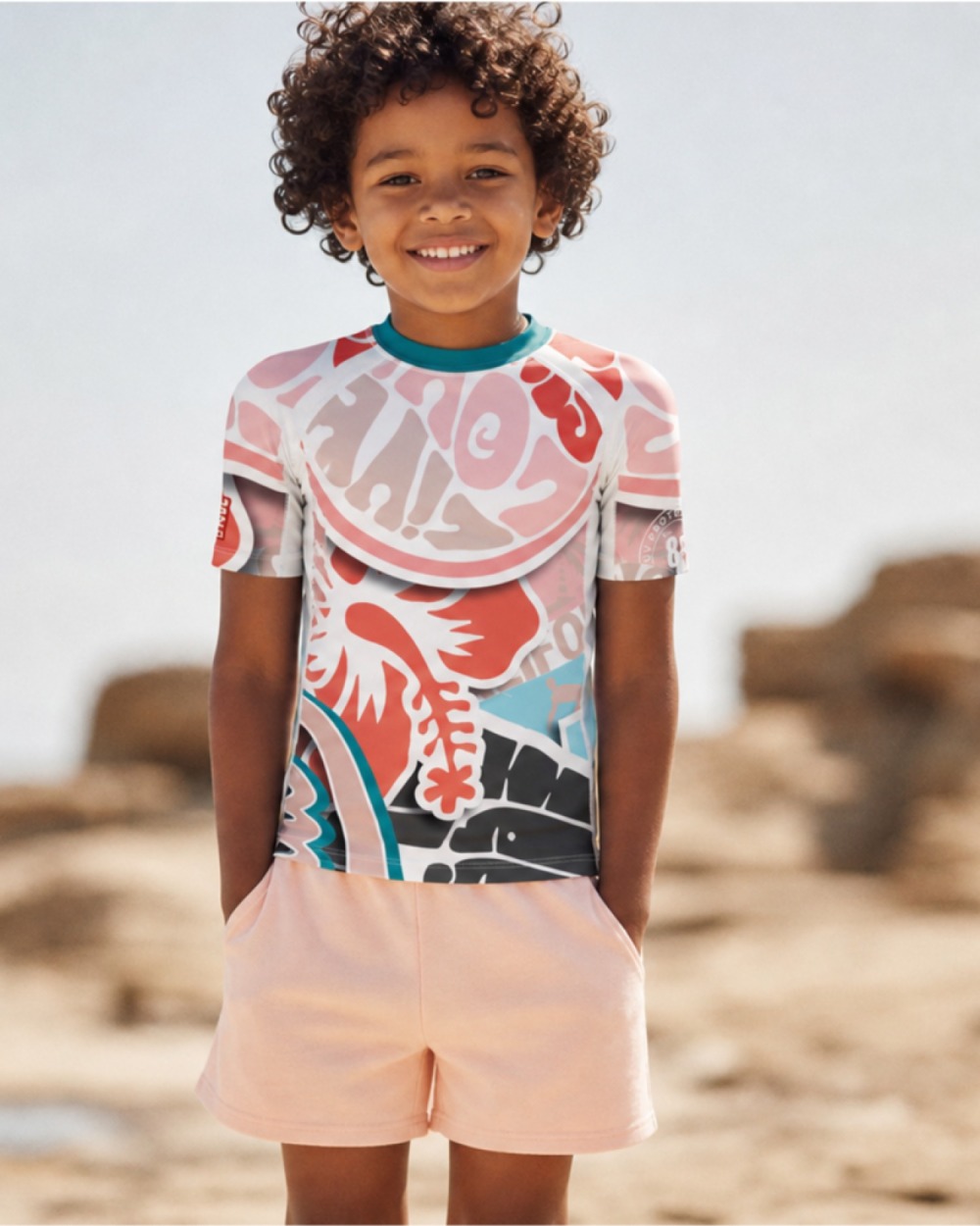 Tee-shirt anti-UV UPF 80 enfant sticker — manche courte (lifestyle)