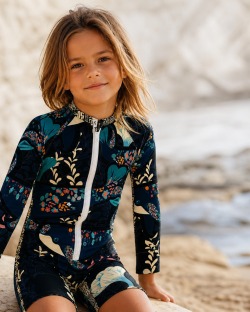 Combinaison anti-UV UPF 50+ enfant — manche longue (lifestyle)