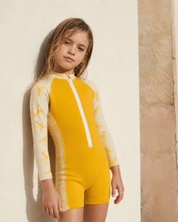 Combinaison anti-UV UPF 50+ enfant — manche longue (lifestyle)