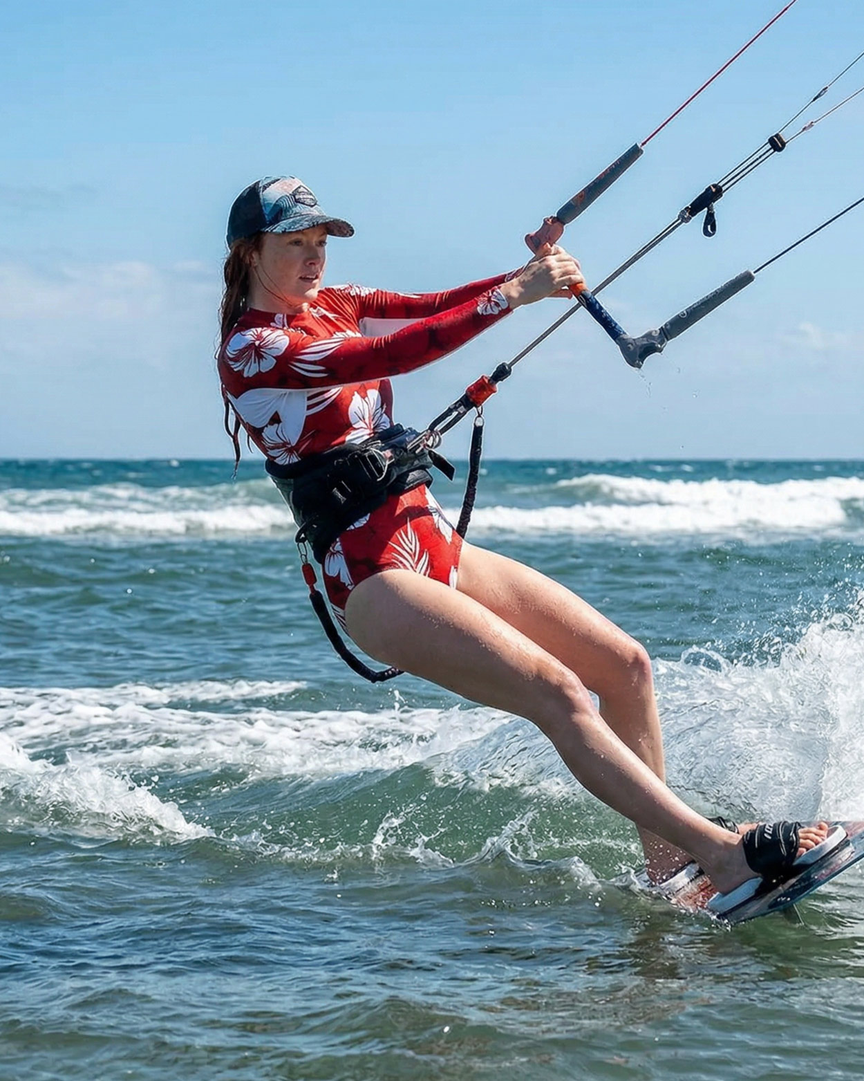femme en kite portant un maillot uv 