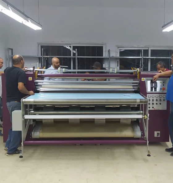 La calandre UVEA installée dans l'atelier