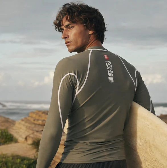 Homme en rashguard UVEA motif tigre