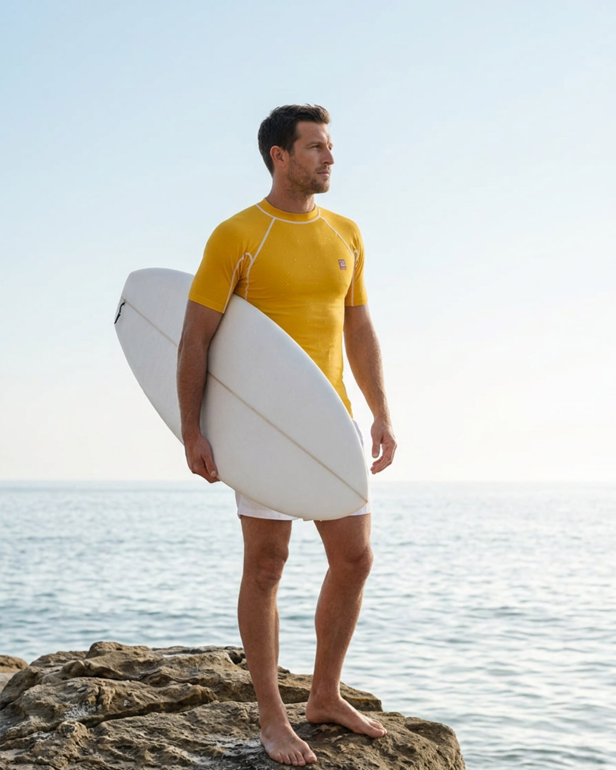 surfeur en rashguard