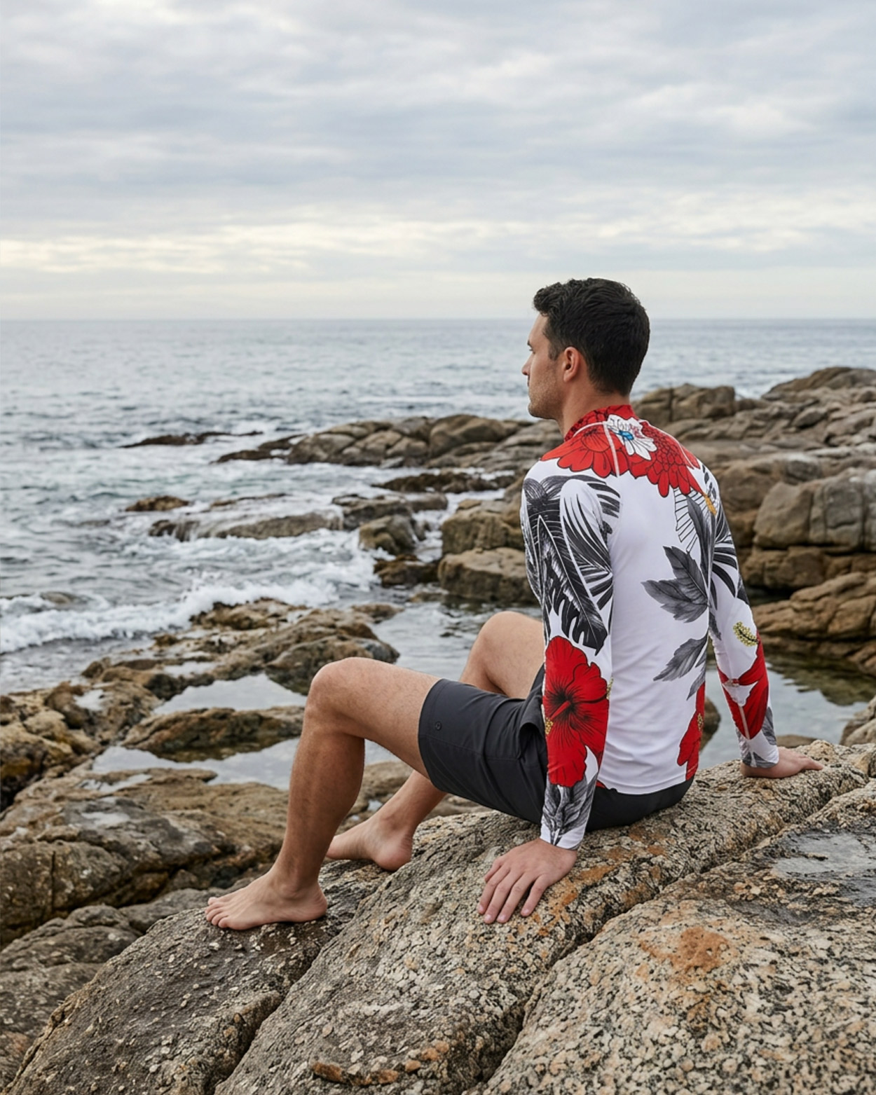 homme jouant au volley en rash 
