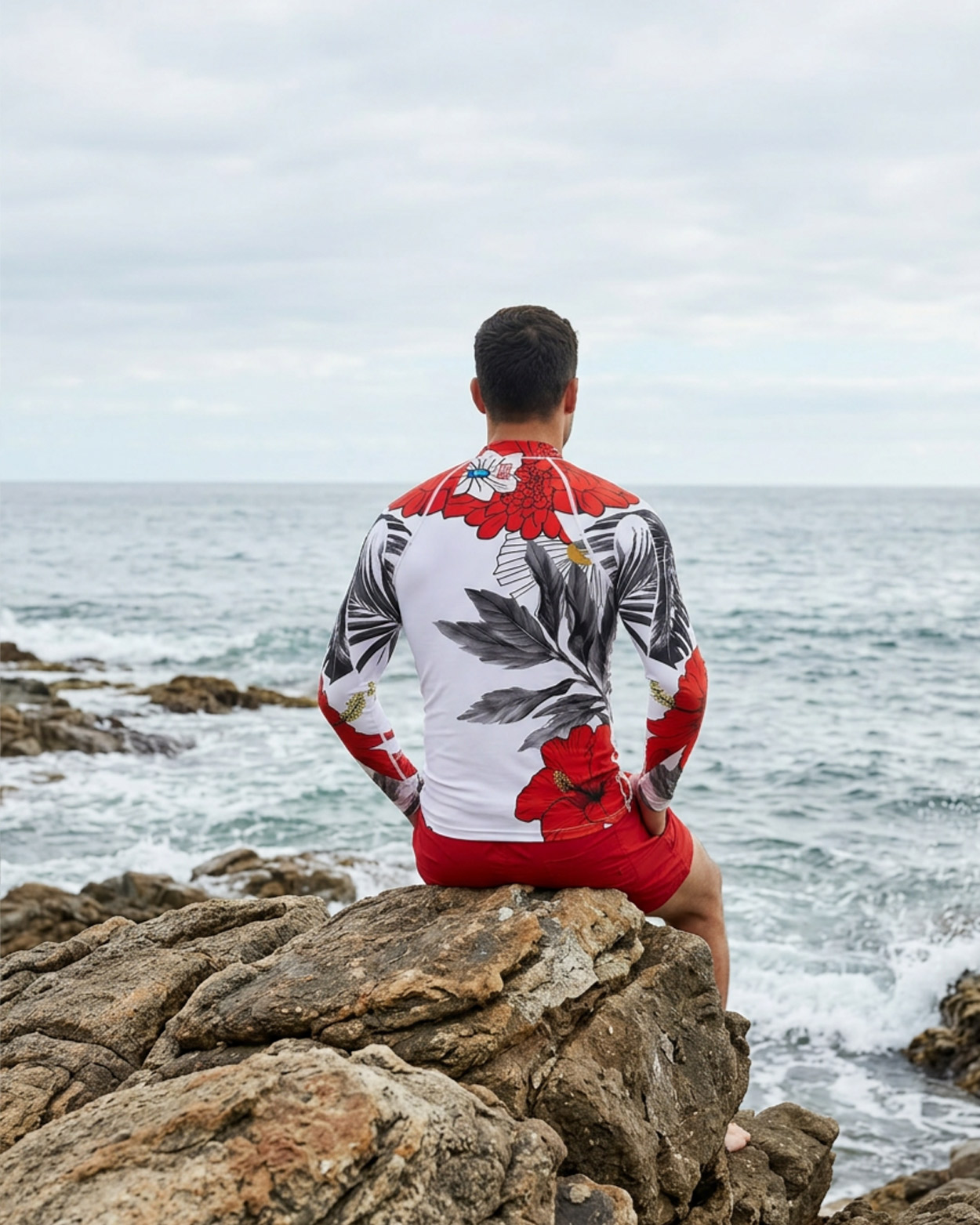 pecheur en rash montrant sa prise 