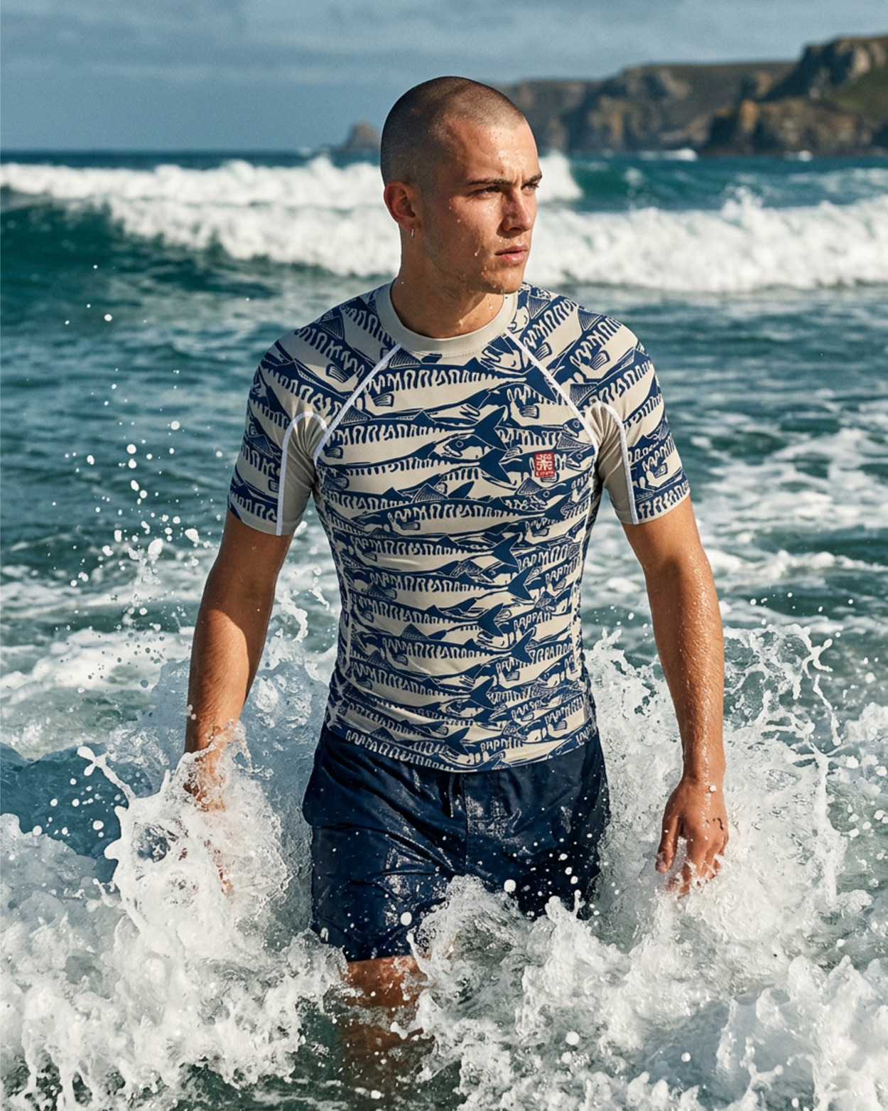 homme se baignant en tee shirt antiuv