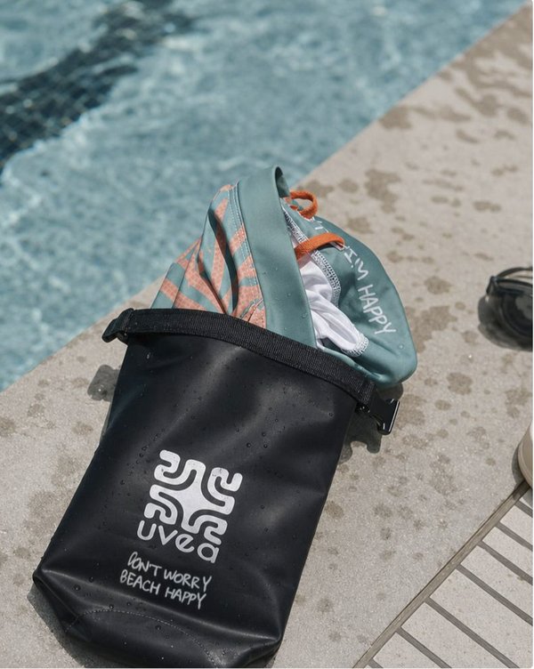 Sac UVEA en bord de piscine